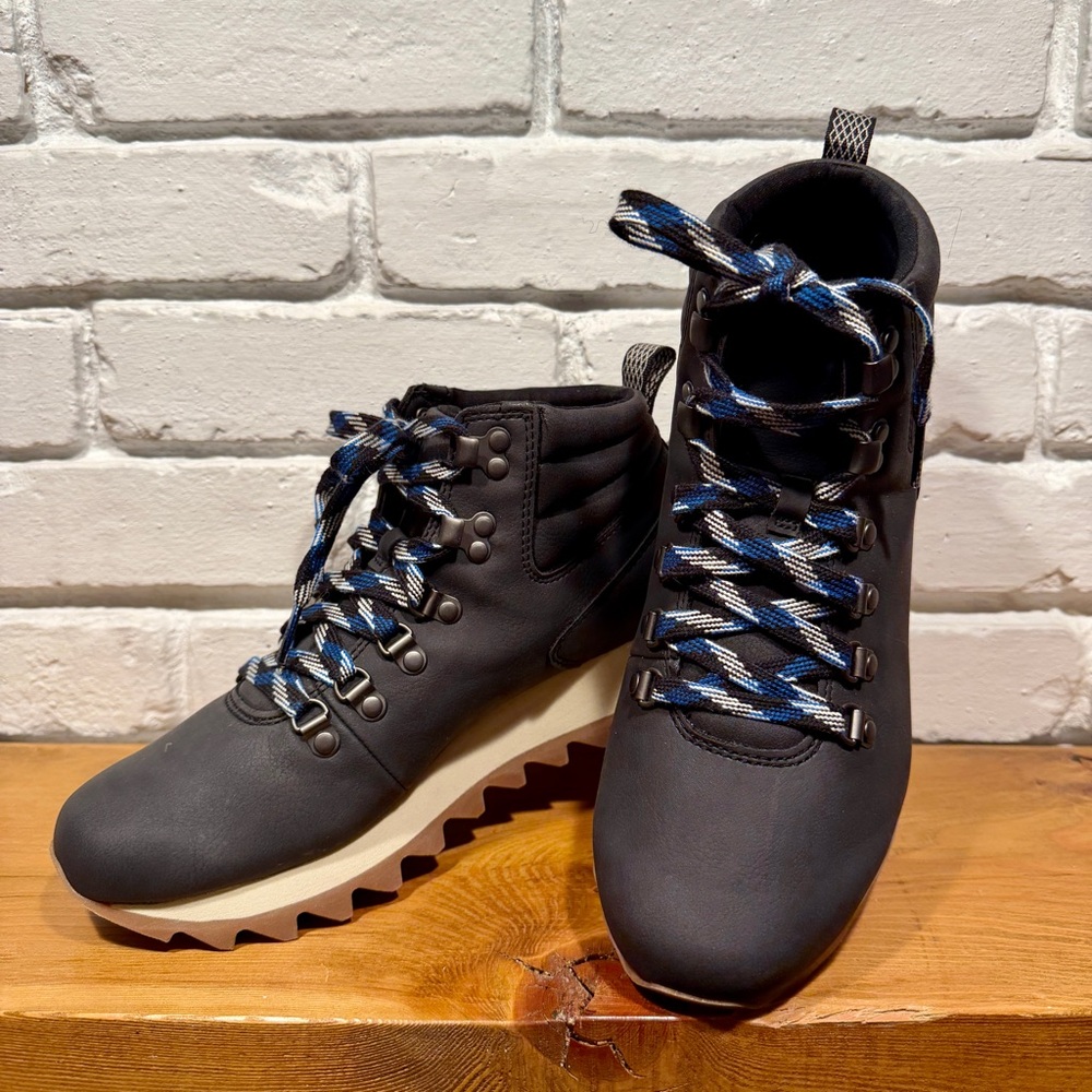 MERRELL WOMAN’S OUTDOOR HIKER SNEAKER BOOT BLUE BLACK LIGHTWEIGHT BRAND NEW NIB - Picture 14 of 16